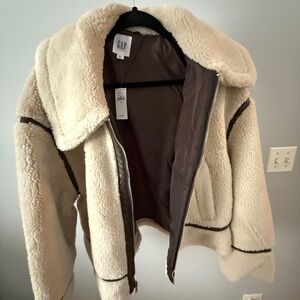 GAP Women's Relaxed Cropped Sherpa Jacket Beige Brown